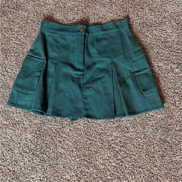 Day + Moon Pants - Green Pleated Mini Skirt / Skorts with Pockets